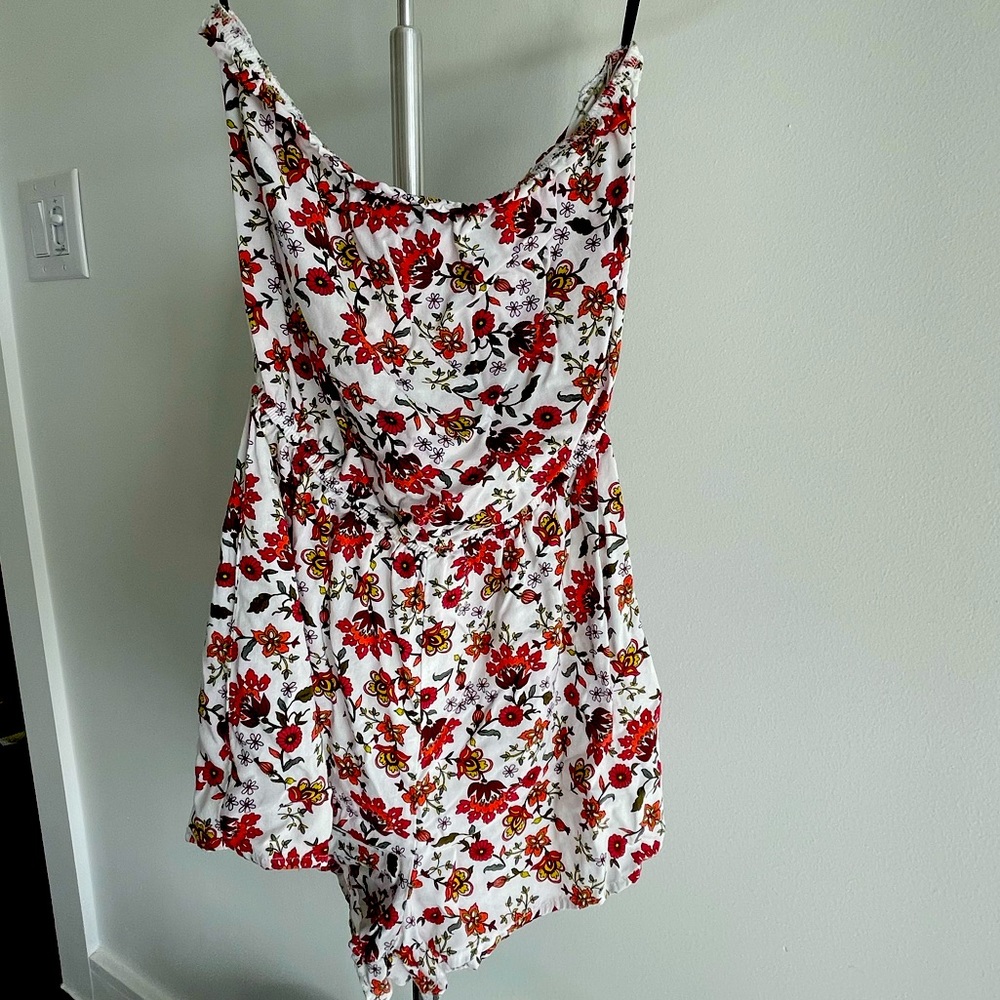 Floral strapless romper